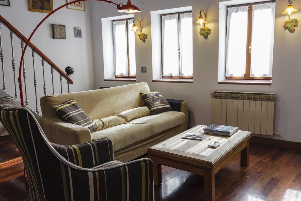Casa Maitetxu, Acogedores Apartamentos Proximos A Pamplona Puente la Reina Екстериор снимка